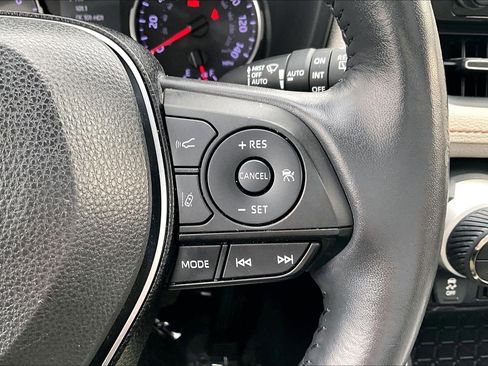 Used 2019 Toyota RAV4 XLE Premium image 18