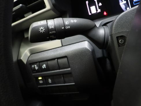 Used 2025 Toyota Tacoma SR5 AWD/4WD image 25