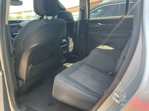 Used 2023 Jeep Grand Cherokee Laredo AWD/4WD image 11