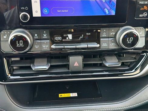 Used 2023 Toyota Highlander XLE image 35