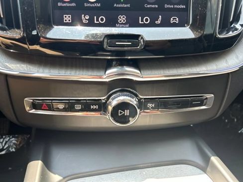 Certified 2025 Volvo XC60 B5 Plus w/ Climate Package AWD/4WD image 27