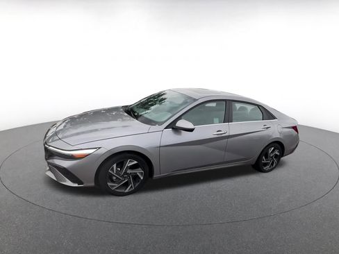 Used 2025 Hyundai Elantra SEL image 8