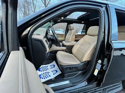 Used 2021 Chevrolet Tahoe Premier w/ Premium Package image 17