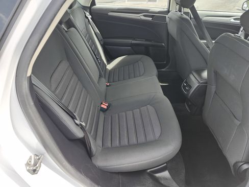 Used 2020 Ford Fusion SE FWD image 19