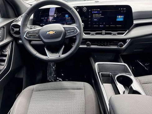 Used 2025 Chevrolet Equinox LT FWD image 18