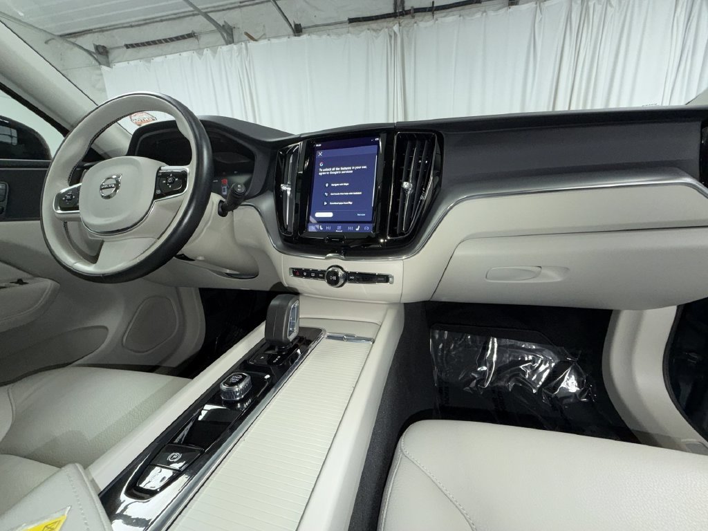 Used 2024 Volvo XC60 B5 Core AWD/4WD image 19