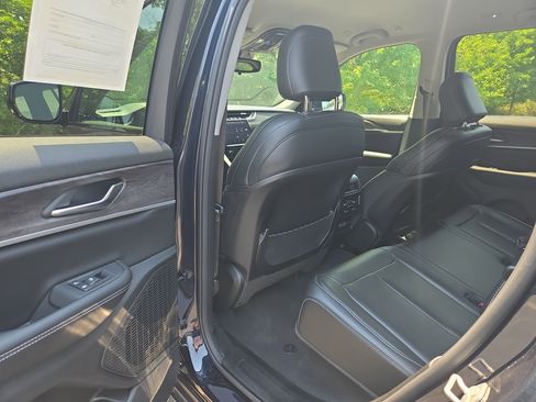 Used 2024 Jeep Grand Cherokee Limited image 29