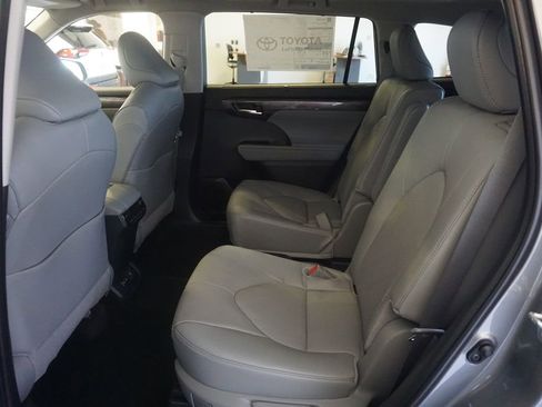 New 2026 Toyota Highlander Platinum AWD/4WD image 26