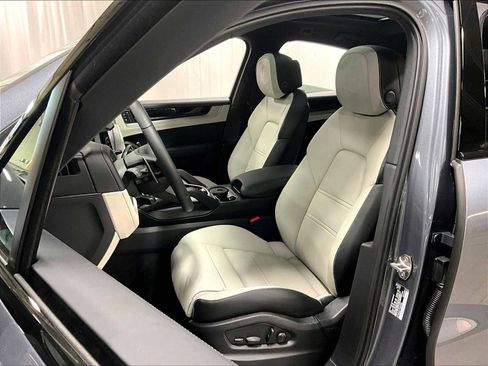 New 2026 Porsche Cayenne Coupe AWD/4WD image 5