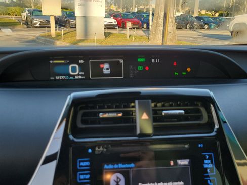 Used 2019 Toyota Prius LE image 18