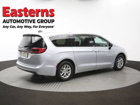 Used 2024 Chrysler Pacifica Touring-L FWD image 41