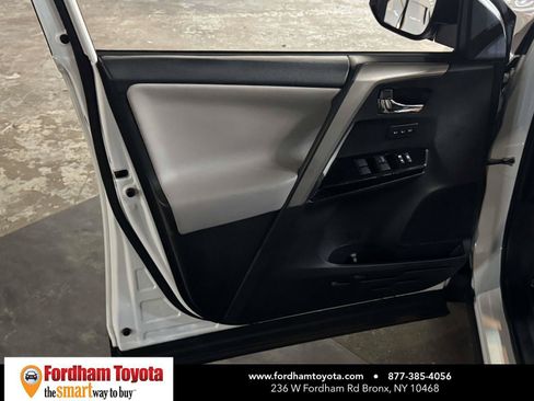 Used 2018 Toyota RAV4 Limited w/ Advanced Technology Package FWD image 15