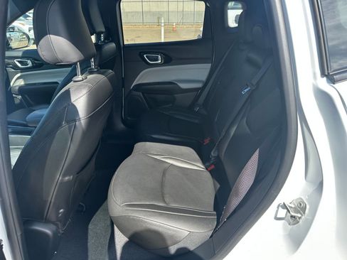 Used 2025 Jeep Compass Limited image 24