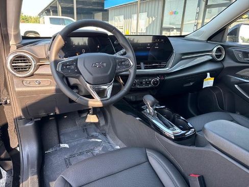New 2025 Chevrolet Trax ACTIV w/ Sunroof Package FWD image 9