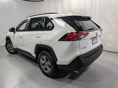 Used 2022 Toyota RAV4 XLE w/ Convenience Package AWD/4WD image 6