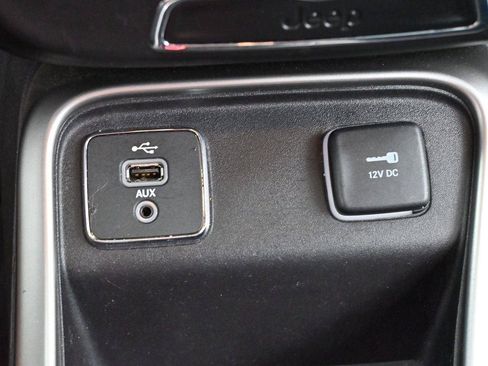 Used 2018 Jeep Compass Latitude FWD image 21