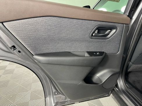 Used 2023 Nissan Rogue S FWD image 30