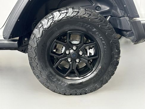 Used 2024 Jeep Wrangler Willys image 11
