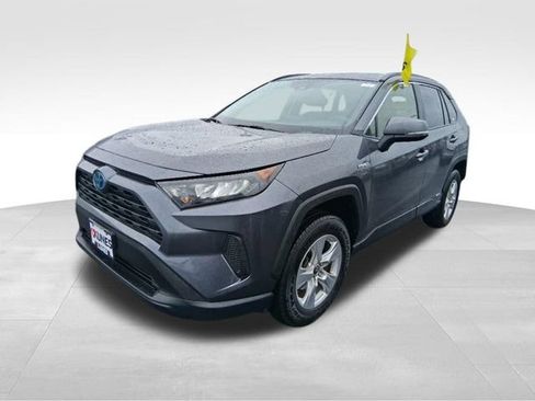 Used 2019 Toyota RAV4 LE w/ Carpet Mat Package AWD/4WD image 10