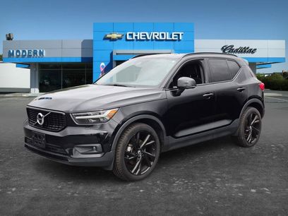 Used 2019 Volvo XC40 T5 R-Design