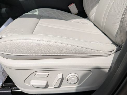 Certified 2025 Kia Sorento SX Prestige AWD/4WD image 25