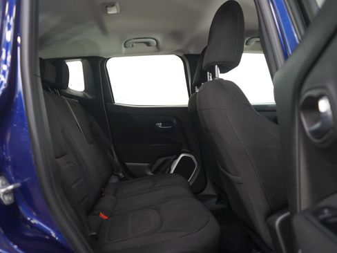 Used 2018 Jeep Renegade Latitude w/ Cold Weather Group AWD/4WD image 12
