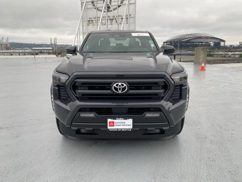 Certified 2025 Toyota Tacoma SR5 AWD/4WD image 5