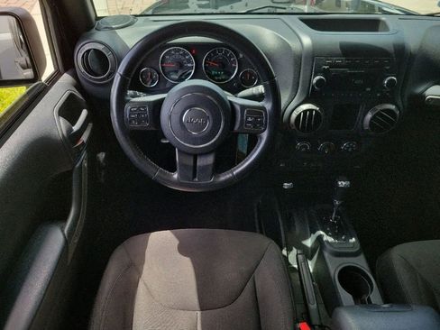 Used 2018 Jeep Wrangler Sport w/ Connectivity Group AWD/4WD image 19