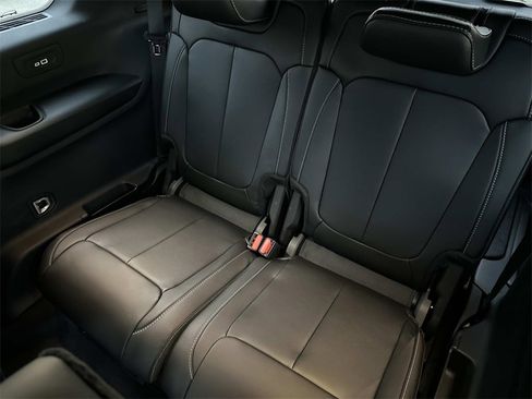 New 2025 Jeep Grand Cherokee L Limited image 10