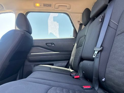 Certified 2025 Nissan Pathfinder SV FWD image 37