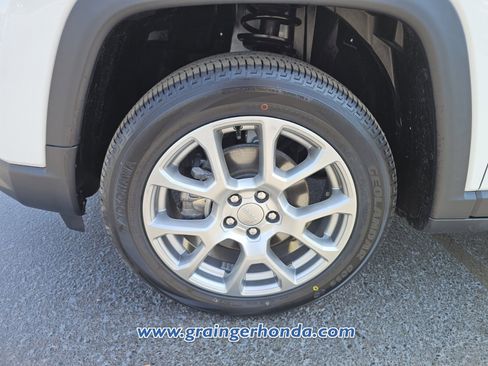 Used 2022 Jeep Compass Latitude w/ Sun and Sound Group image 9