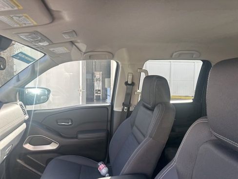 Used 2022 Nissan Frontier SV image 17