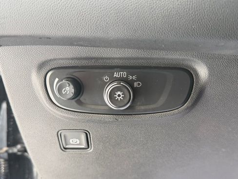 Used 2024 GMC Terrain SLE image 19