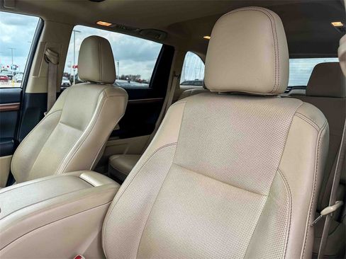 Used 2017 Toyota Highlander Limited image 6