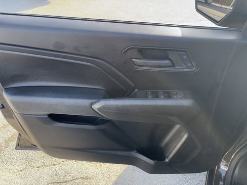 Used 2024 Chevrolet Colorado W/T image 9