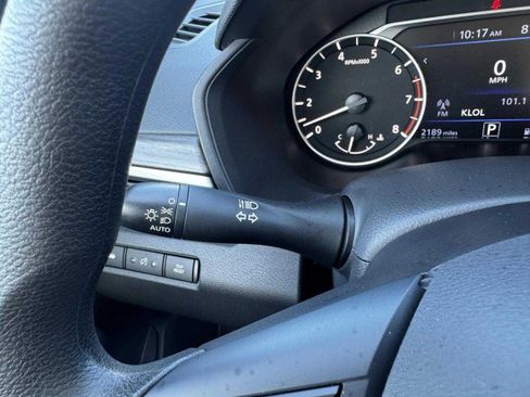 Used 2025 Nissan Altima 2.5 SV image 16