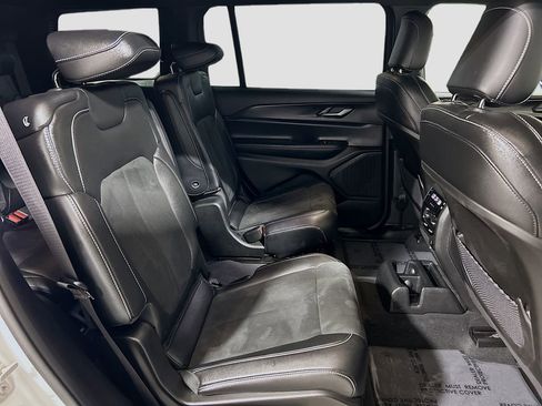 Used 2024 Jeep Grand Cherokee L Laredo image 25