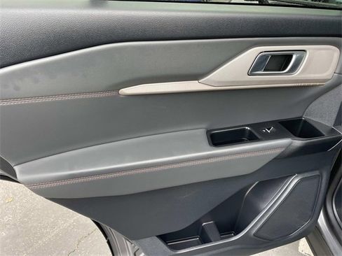 Certified 2025 Ford Explorer Active w/ Active Comfort Package image 32