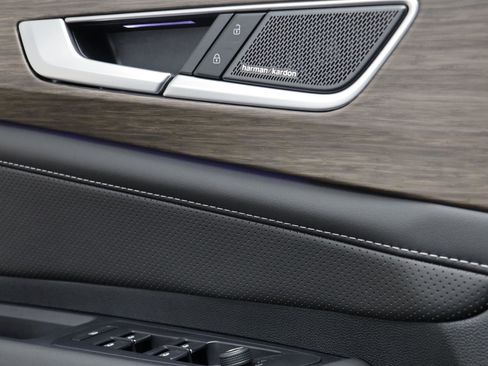 Used 2025 Volkswagen Atlas SEL Premium R-Line image 7