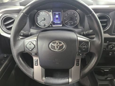 Certified 2018 Toyota Tacoma SR5 AWD/4WD image 24
