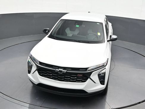 Used 2024 Chevrolet Trax RS FWD image 24
