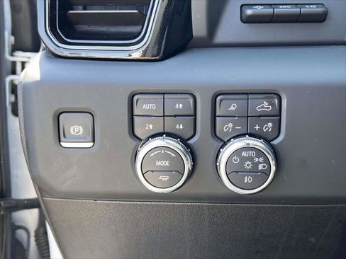 Used 2024 GMC Sierra 2500 AT4 w/ AT4 Premium Plus Package image 26