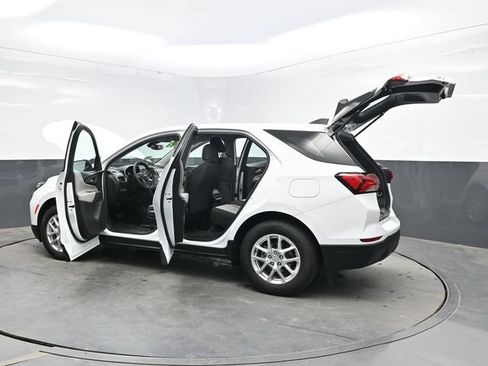 Used 2022 Chevrolet Equinox LS AWD/4WD image 41