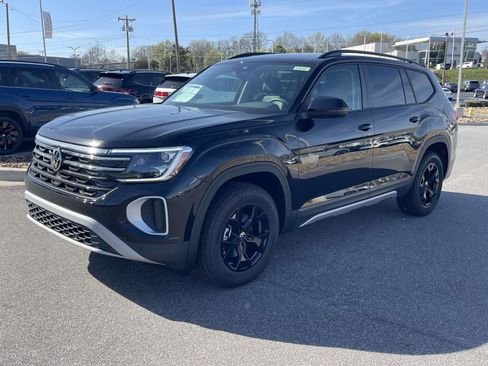 New 2026 Volkswagen Atlas Peak Edition image 3