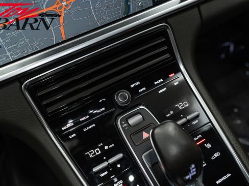 Used 2018 Porsche Panamera 4 image 44