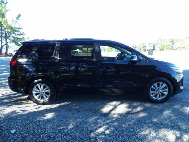 Used 2016 Kia Sedona LX w/ Option Group 020 FWD image 6