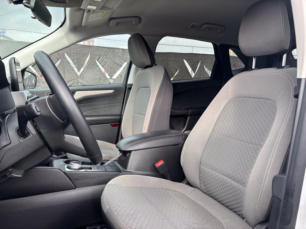 Used 2022 Ford Escape SE w/ SE Sport Appearance Package FWD image 8