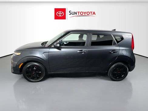 Used 2022 Kia Soul LX image 7