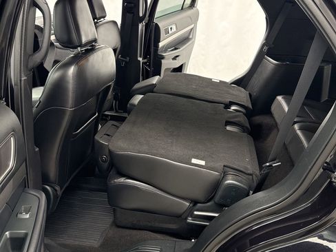 Used 2019 Ford Explorer XLT w/ Equipment Group 202A AWD/4WD image 35