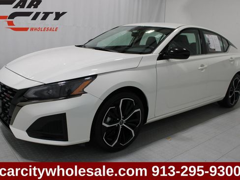 Used 2024 Nissan Altima 2.5 SR FWD image 1